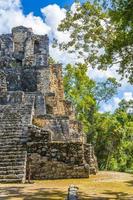 alte Maya-Stätte mit Tempelruinen Pyramidenartefakten Muyil Mexiko. foto