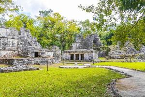 alte Maya-Stätte mit Tempelruinen Pyramidenartefakten Muyil Mexiko. foto