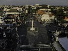 luftaufnahme von tugu jogja oder yogyakarta monument, indonesien. Yogyakarta, Indonesien - Oktober 2020 foto