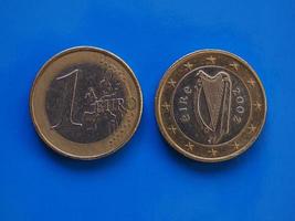 1-Euro-Münze, Europäische Union, Irland über Blau foto