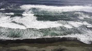 luftaufnahme des parangtritis-strandes in yogyakarta foto