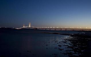 mackinaw city bridge michigan nachtfoto foto