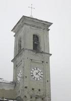 Glockenturm der alten Kirche foto