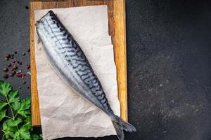 Makrele salziger Fisch frische Meeresfrüchte frische Portion gesunde Mahlzeit Lebensmittel foto