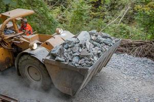 Transport von abgebautem Material foto