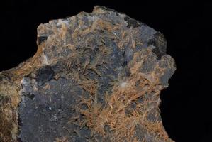Stein gefundenes Stück Mineralien mit sehr dünnem foto