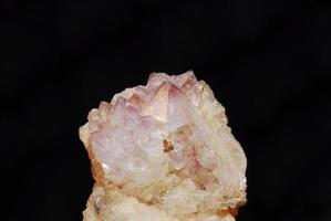 Mineralien kleiner rosafarbener Amethyst mit vielen foto