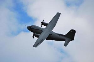 riesiges Flugzeug vom Militär foto