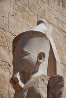 Kopf einer Statue foto