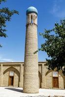 Minarett im Dorut-Tilavat-Komplex in Shahrisabz, Usbekistan foto