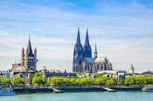 kölner stadtbild des historischen stadtzentrums mit dem kölner dom foto