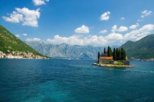 Saint George Kloster auf der Insel in der Bucht von Boka Kotor, Montenegro foto