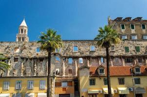 Saint Domnius Glockenturm über Gebäuden, Split, Dalmatien, Kroatien foto