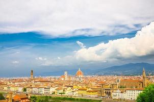 Top Luftpanoramablick auf die Stadt Florenz mit Duomo Cattedrale di Santa Maria del Fiore foto