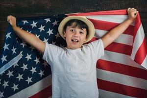 Kind mit der Flagge der Vereinigten Staaten foto