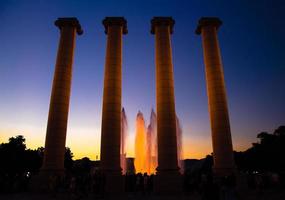 Säulen in der Nähe von Magic Fountain Montjuic, Barcelona, Katalonien, Spanien foto