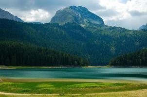 schwarzer see, rock bobotov kuk, durmitor nationalpark, montenegro foto