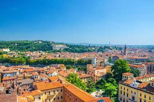 luftaufnahme des historischen zentrums der stadt verona foto