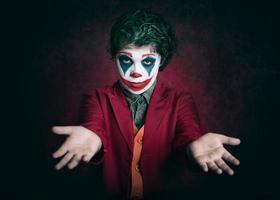 Junge als Joker verkleidet foto