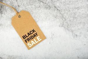 black friday.brown sale tag mit text.shopping-konzept foto