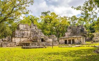 alte Maya-Stätte mit Tempelruinen Pyramidenartefakten Muyil Mexiko. foto