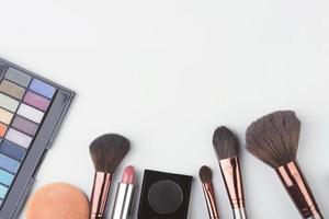 Make-up-Kosmetik isoliert auf weißem Hintergrund foto