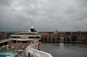Schiff wendet in Amsterdam foto