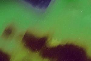 abstraktes dunkelgrünes polares Aquarell futuristisches Unschärfe-Sternenstaub-Sternmuster auf Dunkelheit. foto