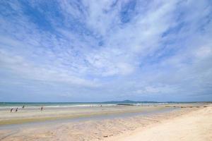 meeressandstrand auf pattaya thailand. foto