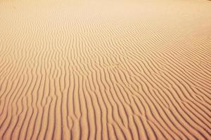 bunter sonnenuntergang über der mysteriösen wüste in der türkei foto