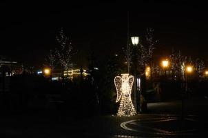 Weihnachtsmarkt mit Engel foto