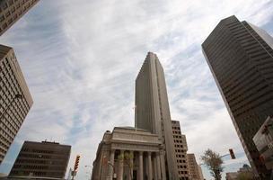 neue und alte gebäude in winnipeg foto