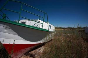 Gestrandetes Fischerboot in der Nähe von Riverton, Manitoba foto