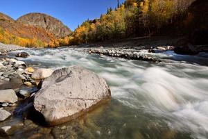 Tahltan River im Norden von British Columbia foto