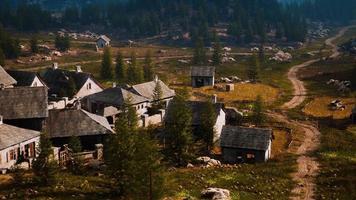 alte Häuser hoch in den Bergen foto