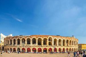 die verona arena auf der piazza bra quadrat. römisches amphitheater arena di verona foto