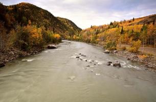 Tahltan River im Norden von British Columbia foto