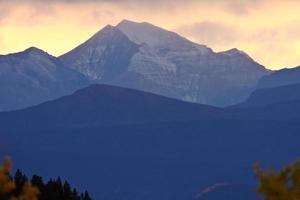 landschaftlich reizvolle nördliche Rocky Mountains in Britisch-Kolumbien foto