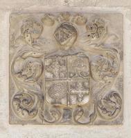 altes Wappen an der Wand in der Kathedrale von Beziers foto