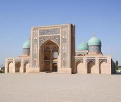 Architektur des alten Nahen Ostens. Externe Überprüfung der restaurierten Architektur antiker Gebäude in Taschkent, Usbekistan foto