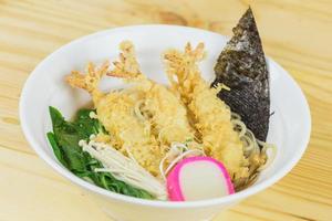 tempura udon kochen tempura udon konzept foto