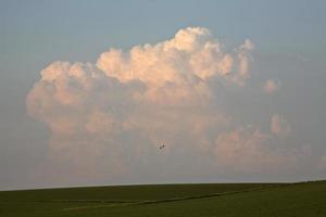 Gewitterwolken über der Landschaft von Saskatchewan foto