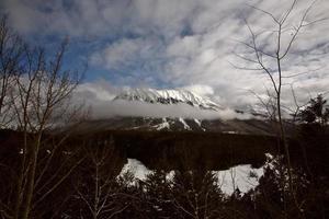 felsige Berge im Winter foto