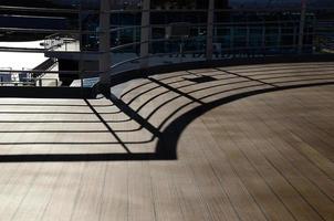 Schatten des Reling-Kreuzfahrtschiffes foto