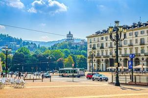 turin, italien, 10. september 2018 piazza vittorio veneto hauptplatz der stadt torino, straßenlaterne in turin foto