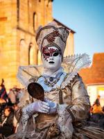 venezianischer karneval in rosheim, elsass, frankreich. foto