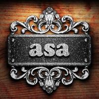 Asa-Wort aus Eisen auf Holzhintergrund foto