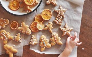 Weihnachtshonigkekse mit Orange foto