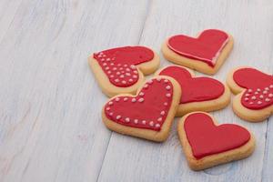 Kekse in Form von Herzen am Valentinstag foto