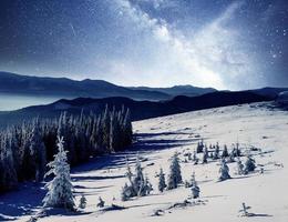 Milch Star Trek in den Winterkarpaten. Ukraine Europa. instagram tonisierende wirkung foto